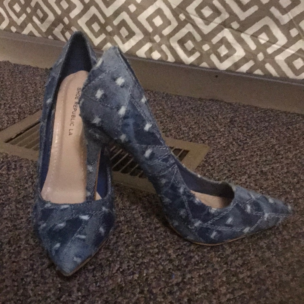 Distressed jean heel